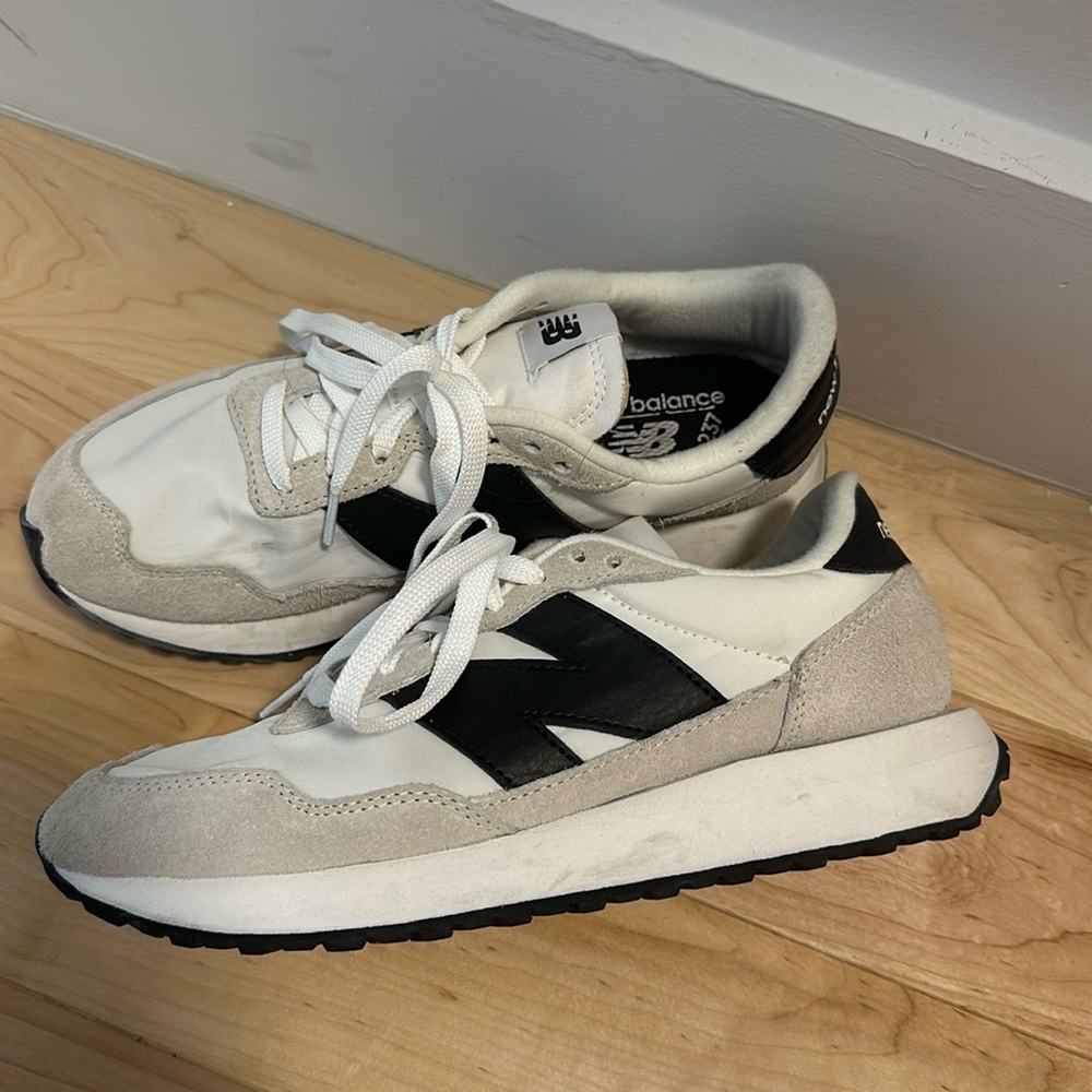 New Balance Women’s 237 Retro Sneaker size 8.5